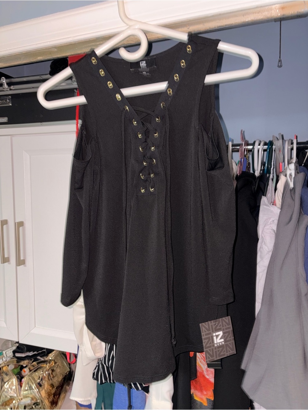 *BRAND NEW* IZ Byer Extra Small Black Cold Shoulder Lace-Up Black Women's Top - Picture 4 of 15